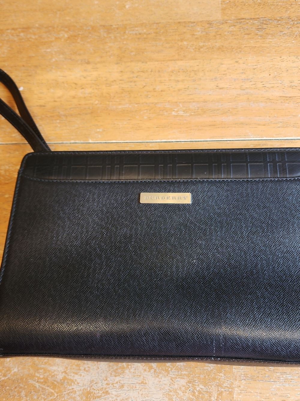 Burberry black leather clutch bag with a wrist strap - Picture 2 of 16